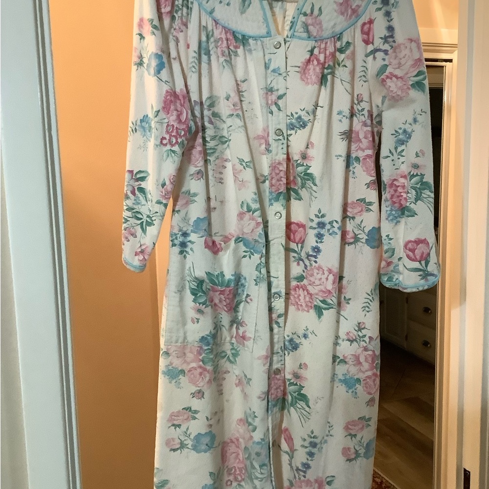 Smart Time flannel robe. Size M